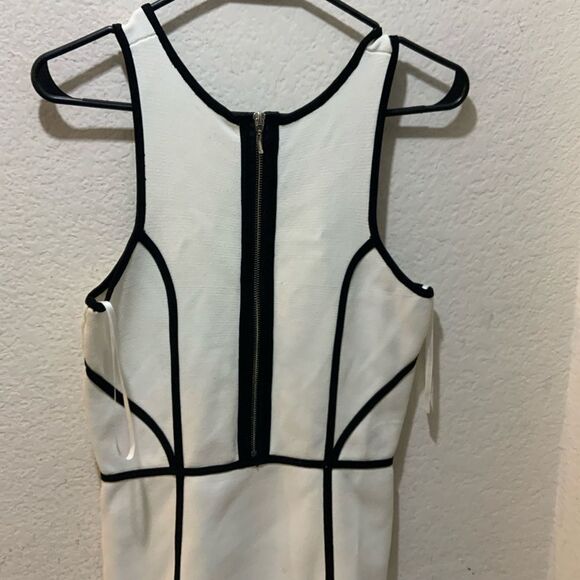 INTERMIX black white  Crew Neck Top
 Size: M - Picture 3 of 9